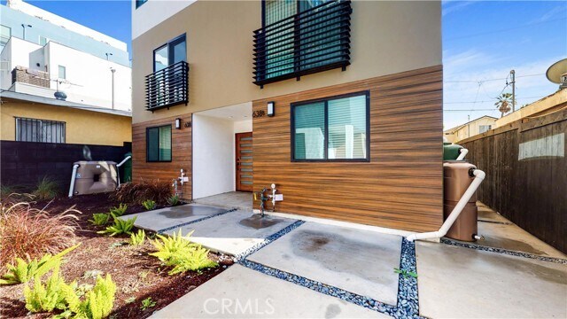 Foto principal - 638 N Serrano Ave
