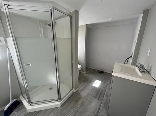 Building Photo - 2738 Spring St