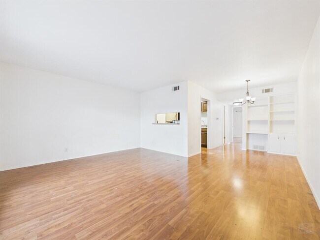 Foto del edificio - 2425 Ashdale Dr