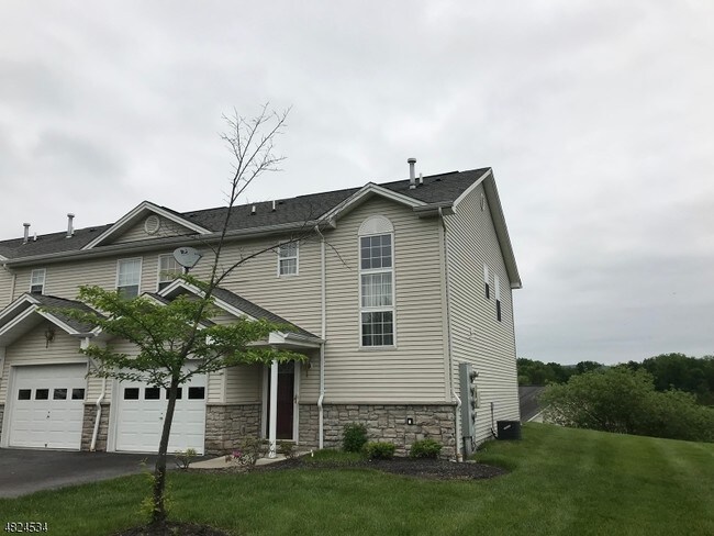 Building Photo - 7 Stonehill Rd