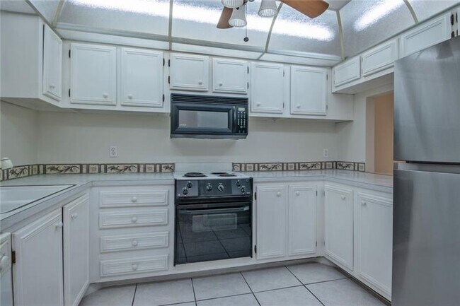 Foto del edificio - 9410 Live Oak Pl