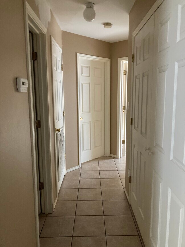 Foto del edificio - 2408 Moonlight Ln