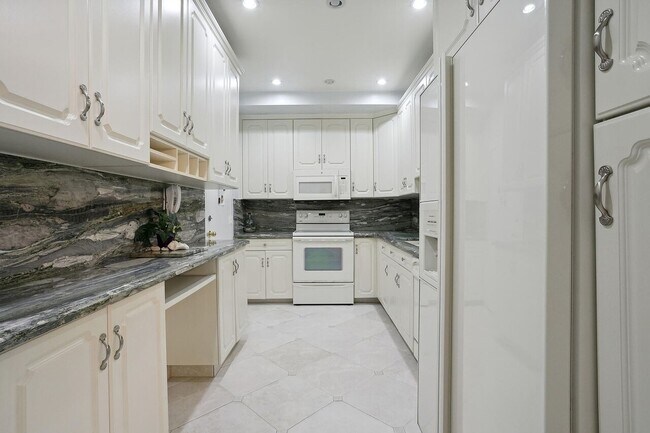 Building Photo - 4250 Galt Ocean Dr Fort Lauderdale, FL 33308