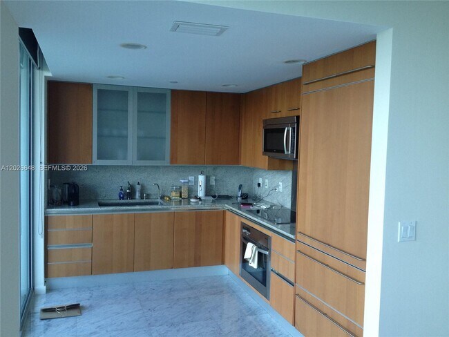 Foto del edificio - 2627 S Bayshore Dr