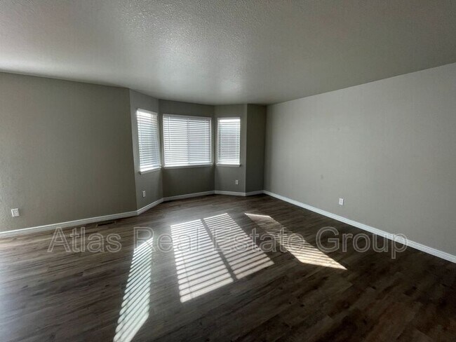 Building Photo - 5566 Vermillion Bluffs Dr