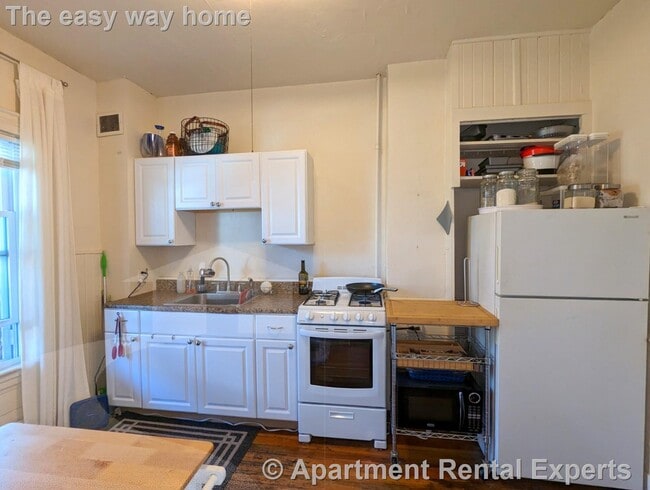 Building Photo - 8 Evergreen Square