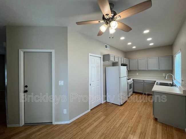 Building Photo - 1019 W Scorpio Dr
