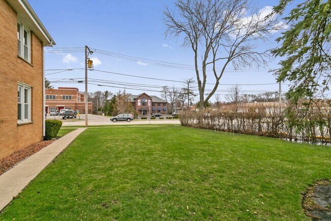 Building Photo - 119 W Rockland Rd