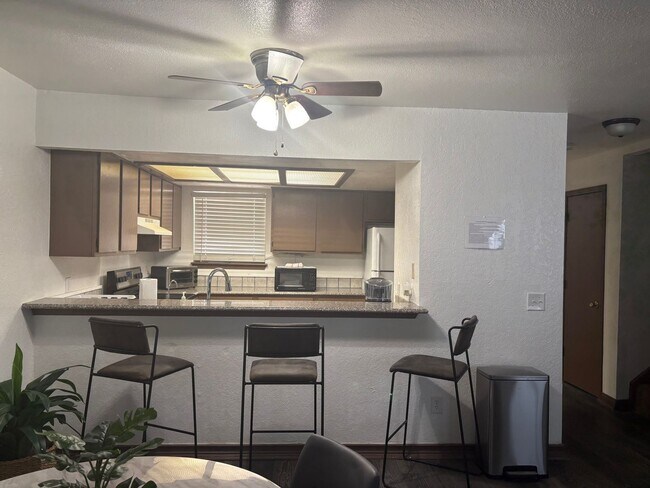 Foto del edificio - Modern Comfort in NE OKC – 3 Bed, 2.5 Bath...