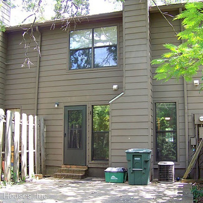 Building Photo - 2229 N East Oaks Dr