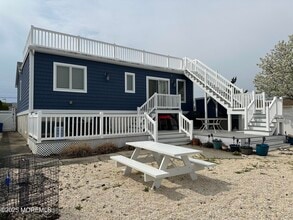 Building Photo - 988 Capstan Dr