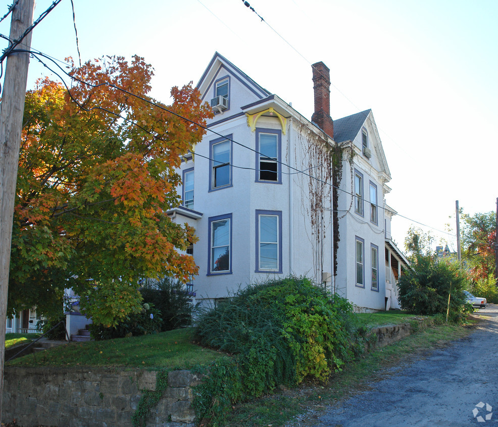 Building Photo - 917 1st St SW