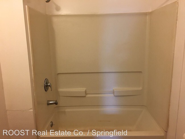 Building Photo - 1 br, 1 bath House - 135 E Pleasant Street
