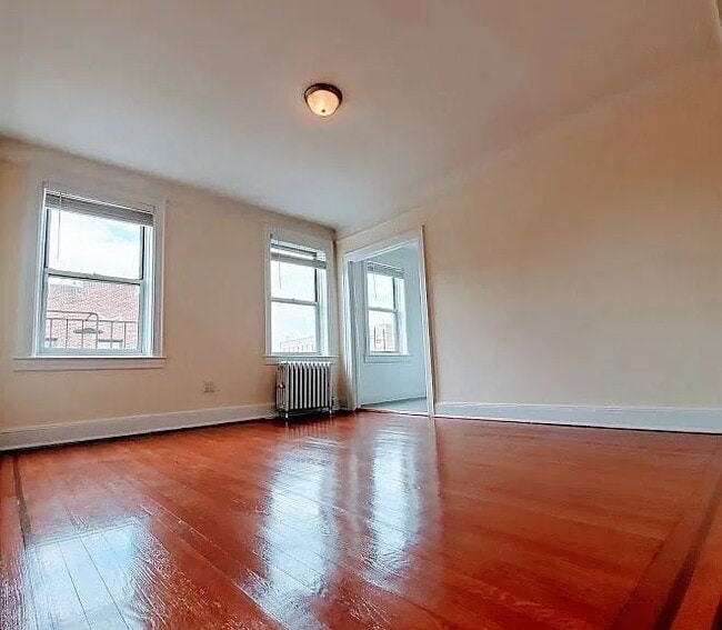 "Charming 1-Bed Oasis in the Heart of Woodside, NY!" - "Charming 1-Bed Oasis in the Heart of Woodside, NY!" Apartment
