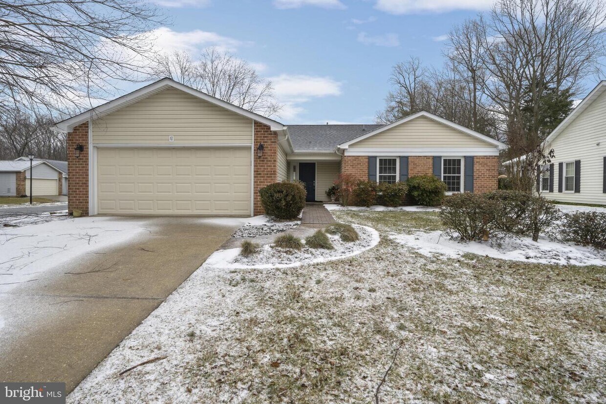 Primary Photo - 835 Boatswain Way