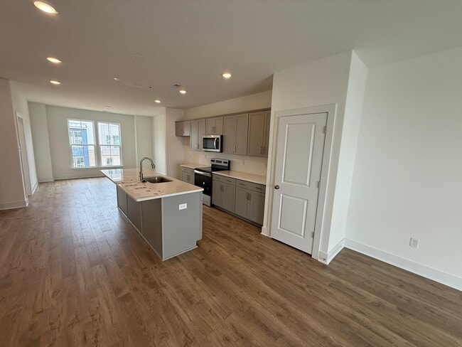 Building Photo - 15342 Oasis Sun Aly