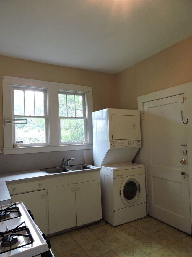 Foto del edificio - University Gardens One Bedroom Apartment F...