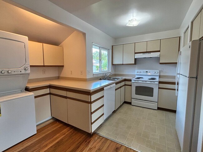 Building Photo - Newly Update 2 Bedroom Home!