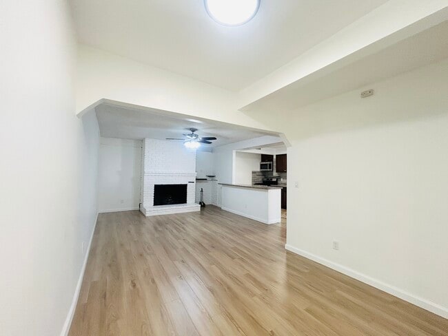 Foto del edificio - 17750 Valerio St