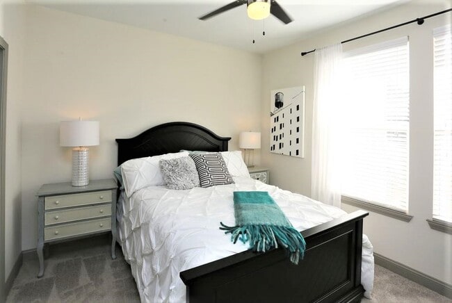 Spacious secondary room - Watercourse