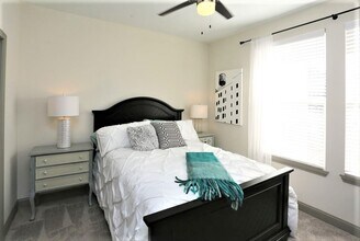 Spacious secondary room - Watercourse