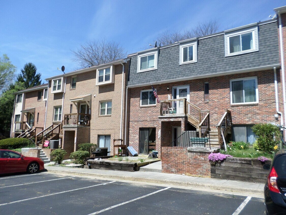 Foto del edificio - 3 Bedroom 2 Bath Townhouse