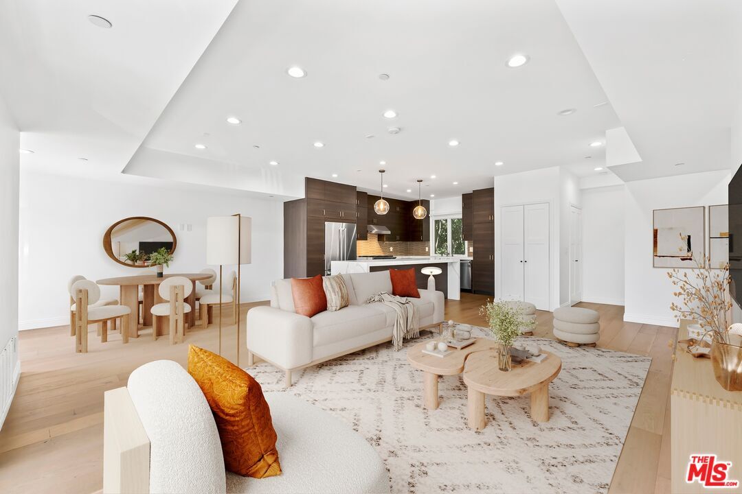Foto principal - 7365 Waring Ave