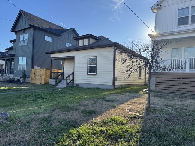 Building Photo - 1609 17th Ave N