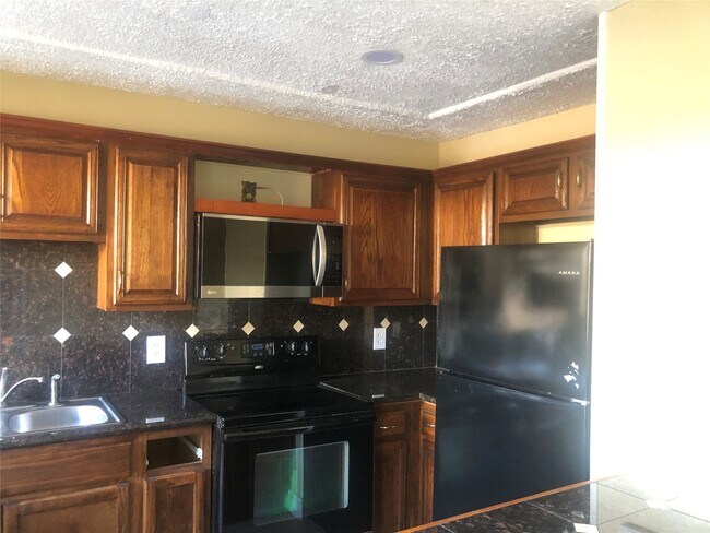 Foto del edificio - 9308 Westwood Village Dr