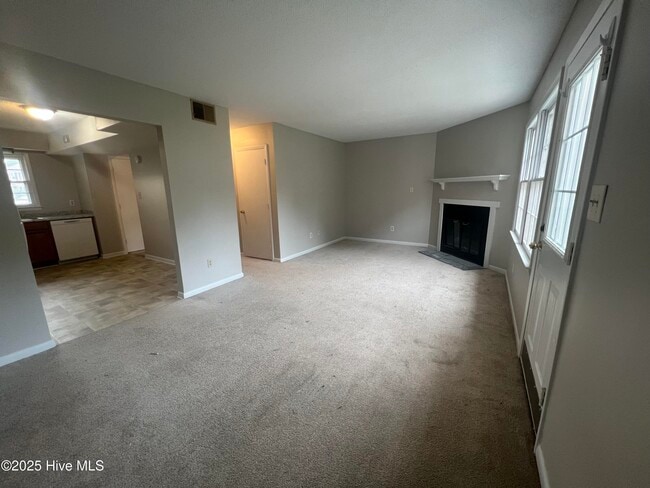Building Photo - 117 Palace Cir
