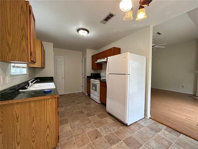 Building Photo - 1265 China Berry Ln