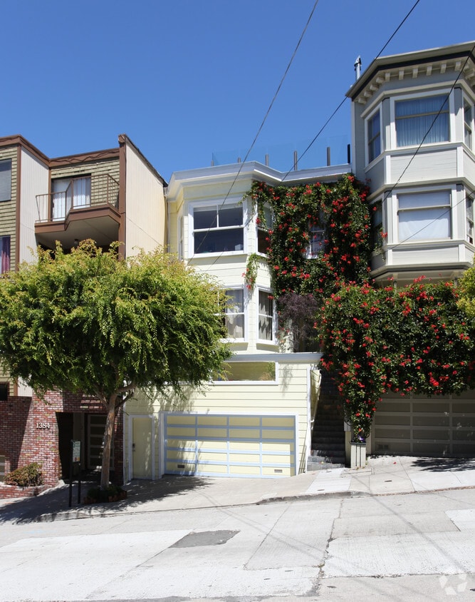 Primary Photo - 1370-1372 Green St