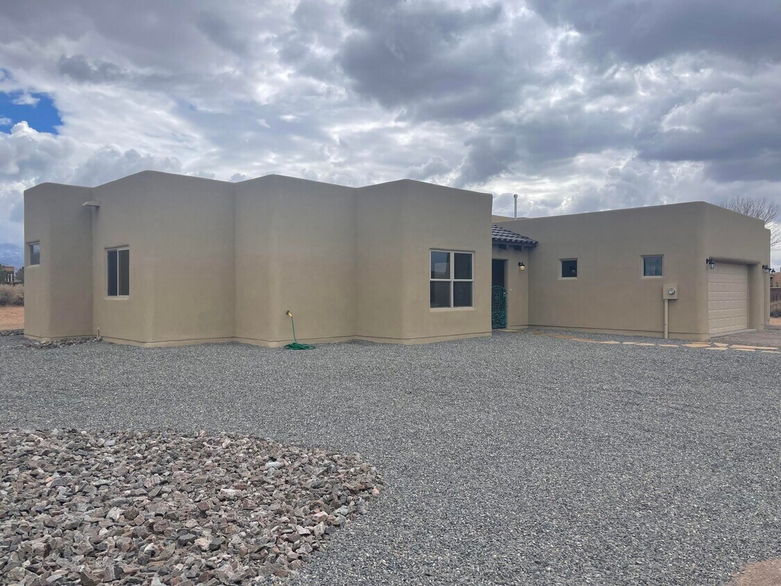 953 Camino Sin Pasada, Corrales, NM 87048 House Rental in Corrales