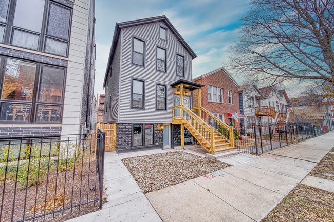 Building Photo - 1513 W Erie St
