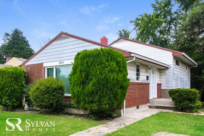 Primary Photo - Do not miss out on this adorable 3BR 2.5BA...
