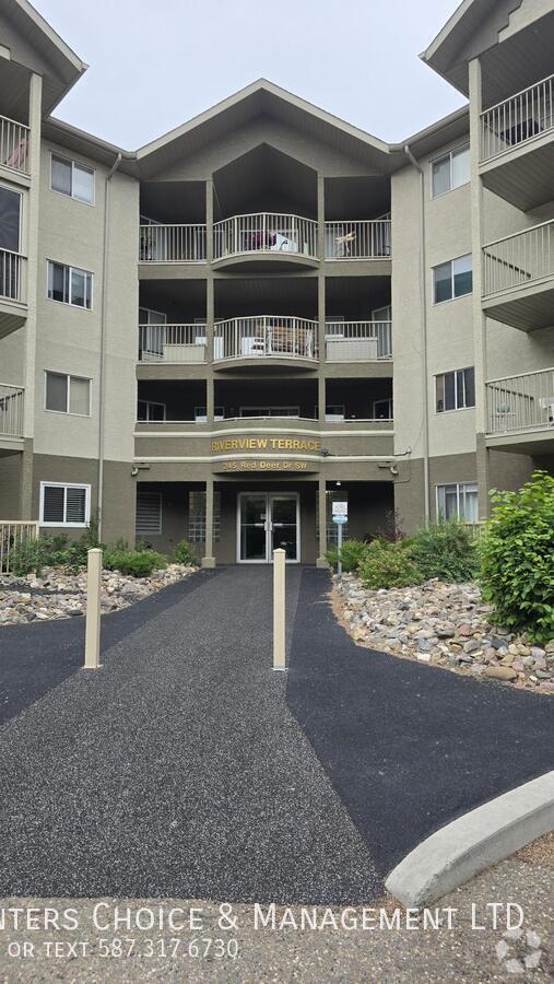 Building Photo - 245 Red Deer Dr SW
