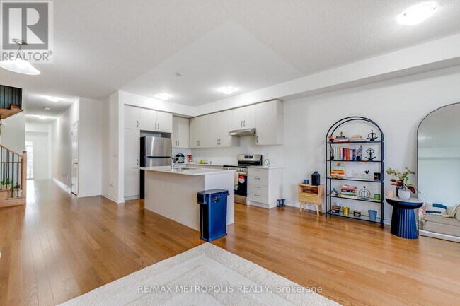 Photo du bâtiment - 44 Reigate Ave.