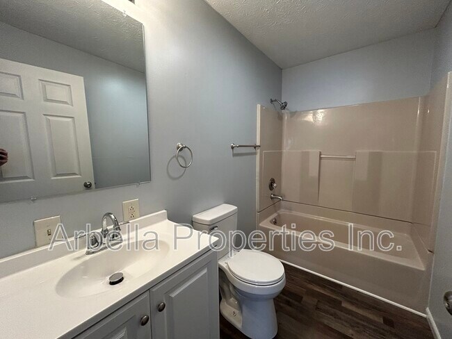 Foto del edificio - 347 New Summerville Rd
