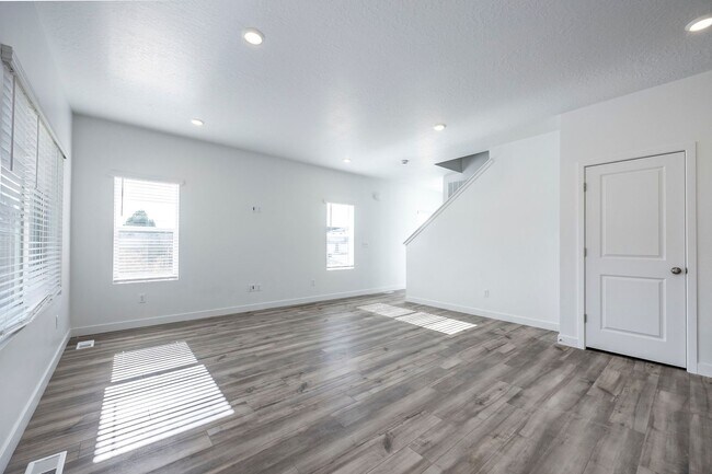 Building Photo - End Unit New Construction with Finished Basement Includes Utilities in New Jordanelle Ridge Neigh...