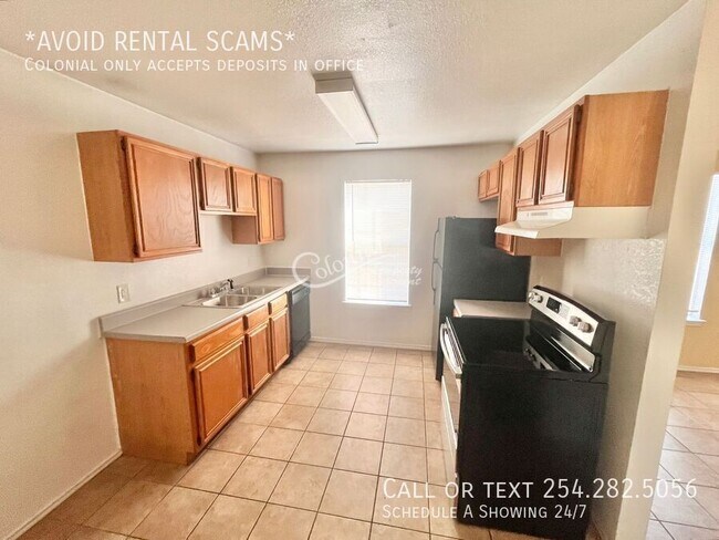 Building Photo - 1703 Benttree Dr