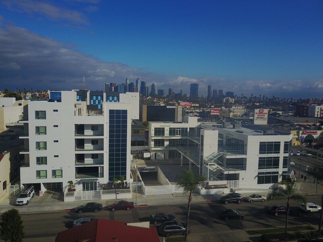 Foto principal - 982 S Catalina St
