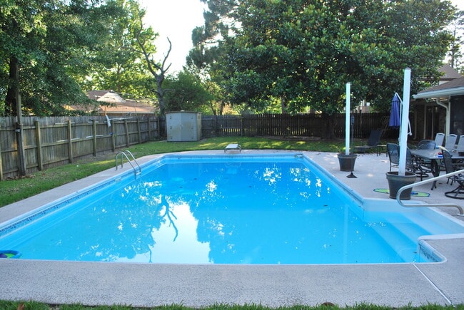 Foto del edificio - 123 Raintree Blvd