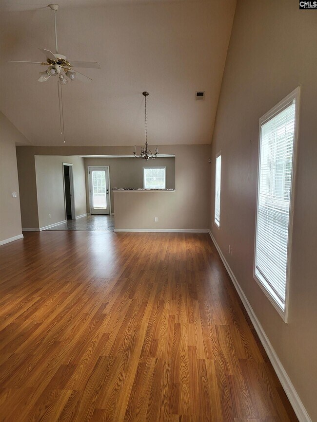 Building Photo - 304 Fox Squirrel Cir