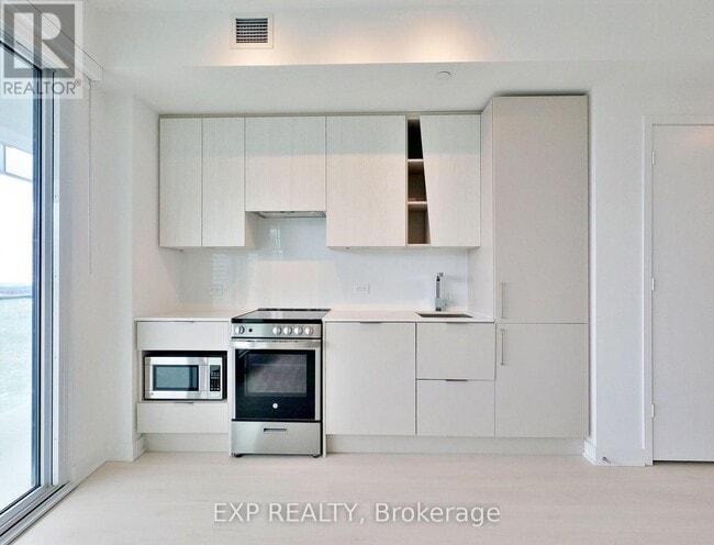 Building Photo - 3900-3900 Confederation Pkwy