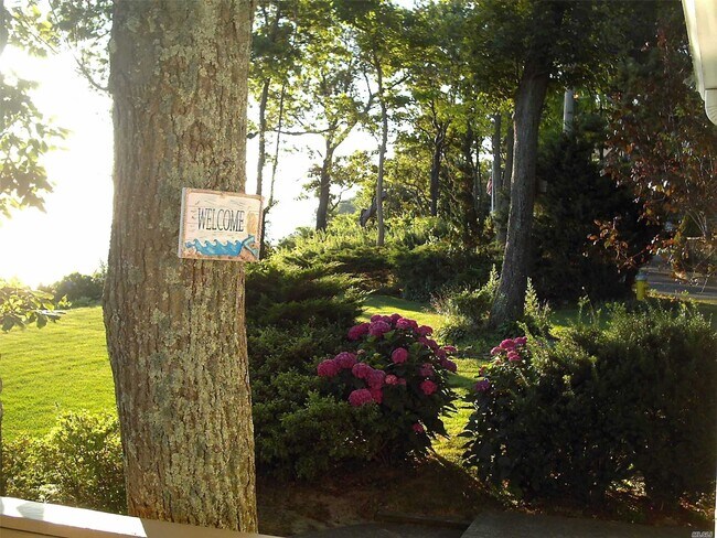 Foto del edificio - 361 Soundview Dr