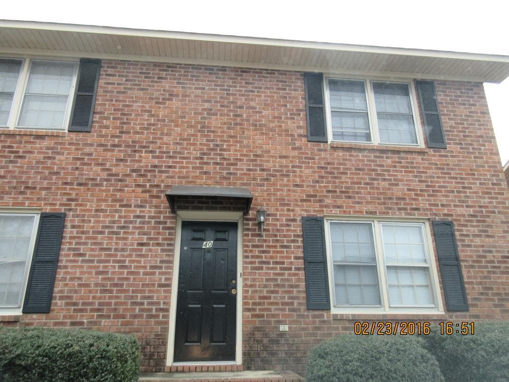 Primary Photo - 40 Hackberry Ct