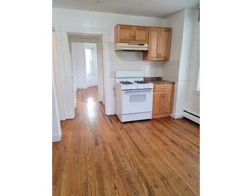 Building Photo - 62 Hawthorn St