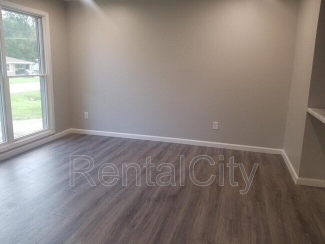 Building Photo - 35 Holly Hill Dr