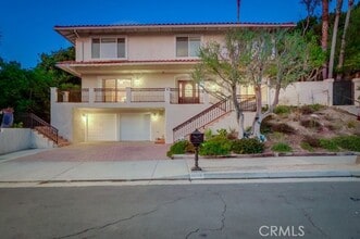 Building Photo - 3554 Seaglen Dr
