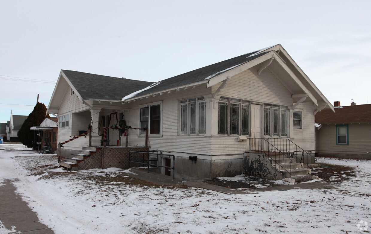 Foto principal - 235 W 16th St